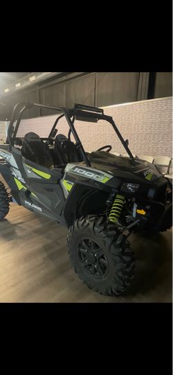 Polaris RZR XP 1000 Side-by-Side UTV Fox edition