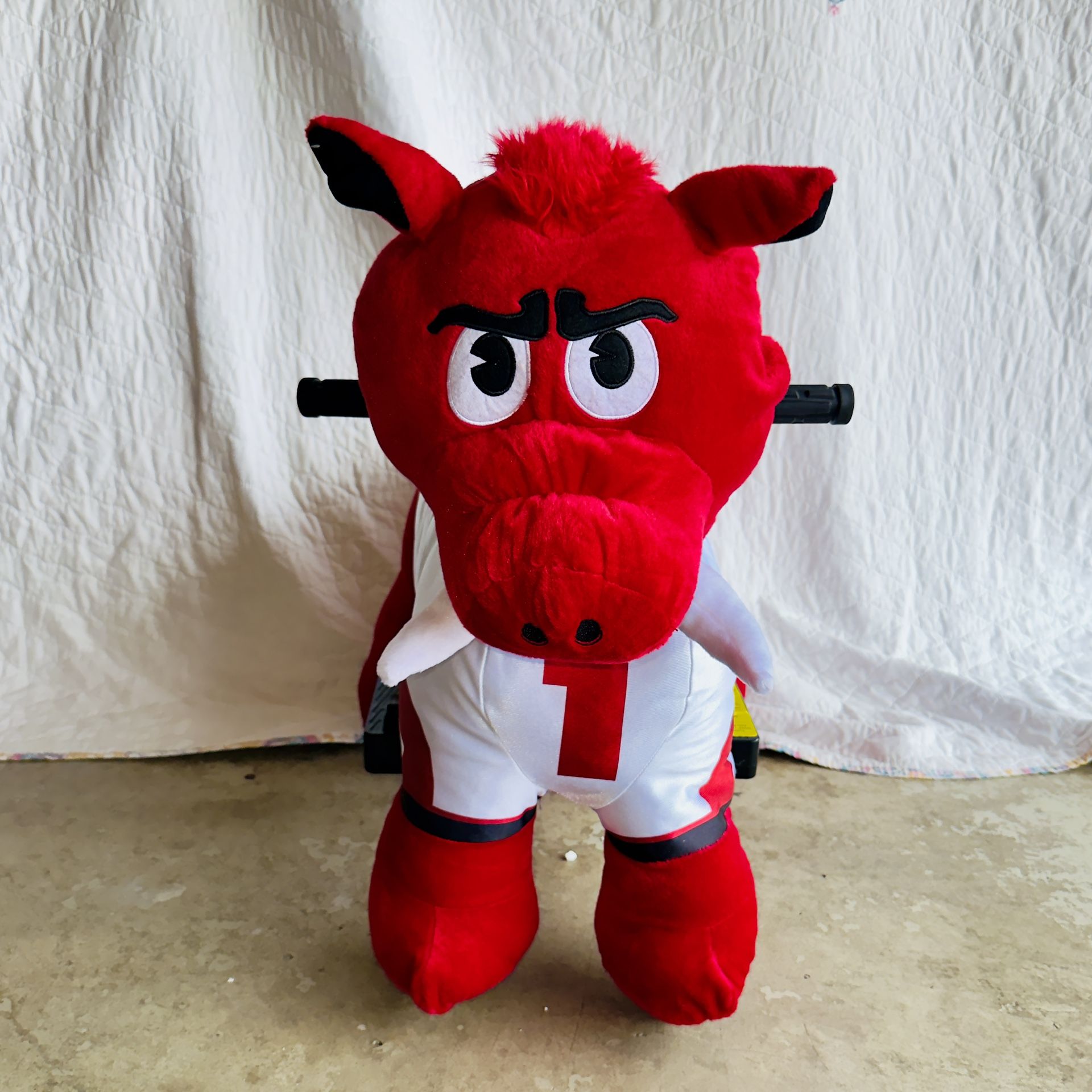 Arakansas Razorbacks 6V Plush Toy Dynacraft