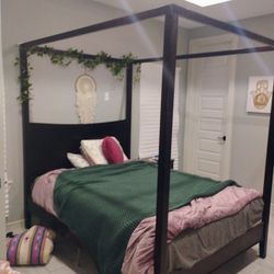 $275Queen Size Canopy Bedroom Set