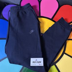 Nike tech fleece sweatpants size large black used