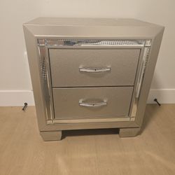 Nightstand/dresser/vanity