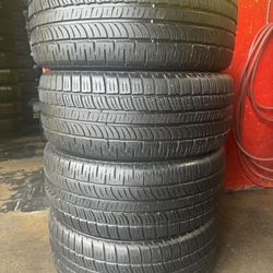 255/55/18 Set de Llantas Pirelli, Tires