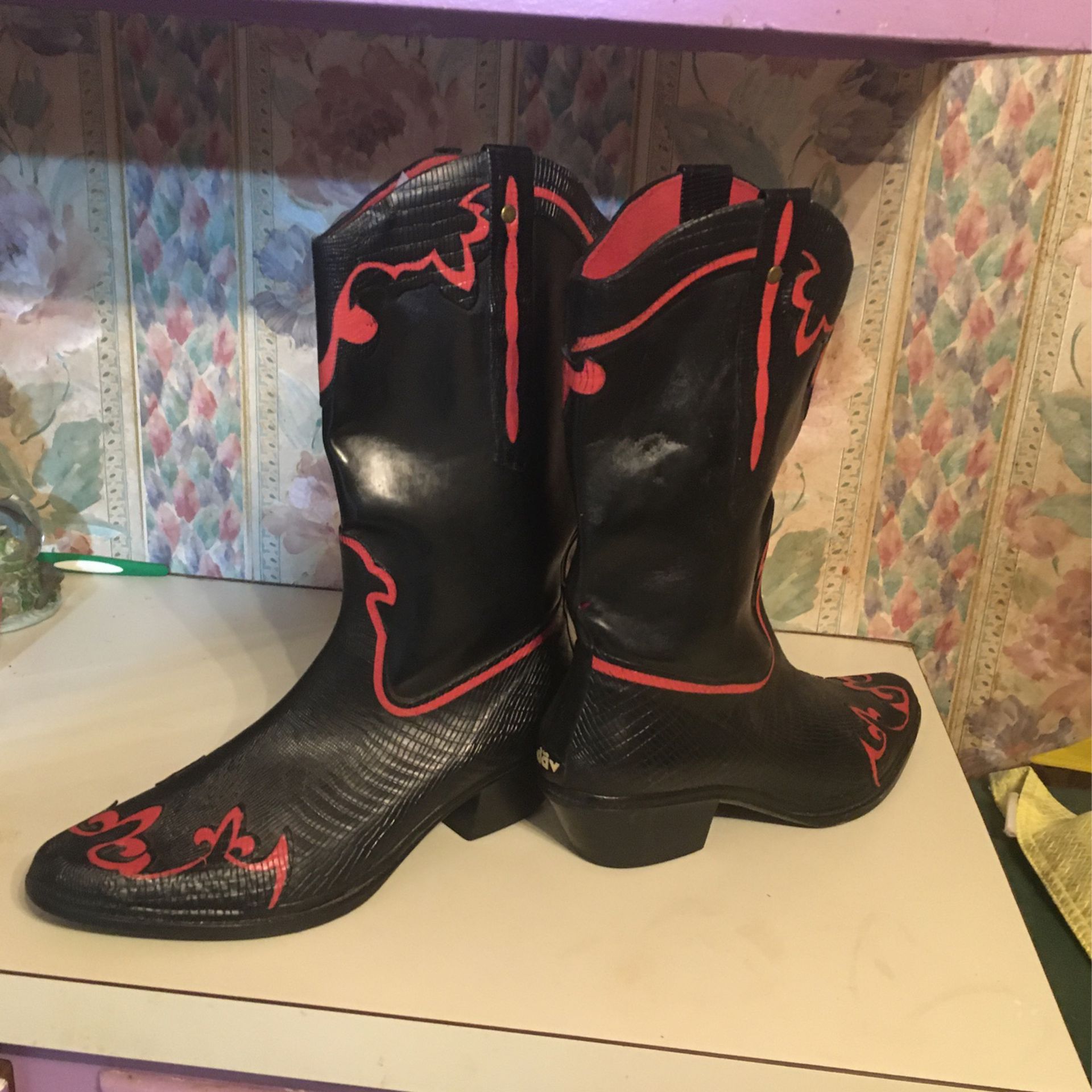 Cowboy boots rain proof size 9 good condition
