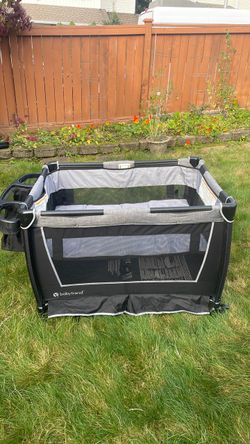 Baby Trend Pack&Play With Matress,2 Levels,diapers organizer,black with gray colors.