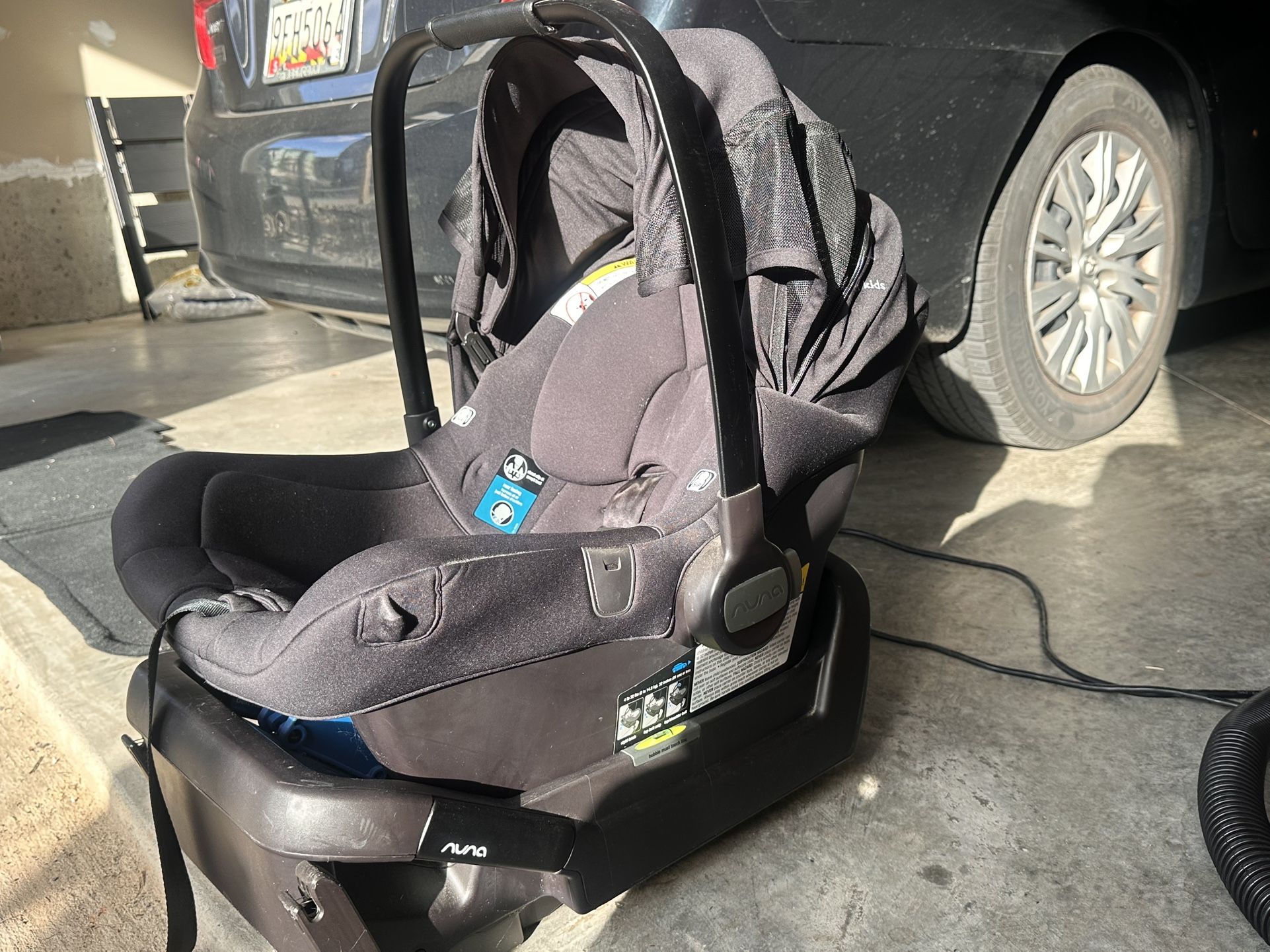 Car seat(NUNA) and Rocker (4moms)