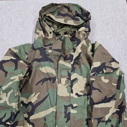 US Army issue Cold Weather Parka with hood Woodland Camouflage, military camo.
size: X-Large long