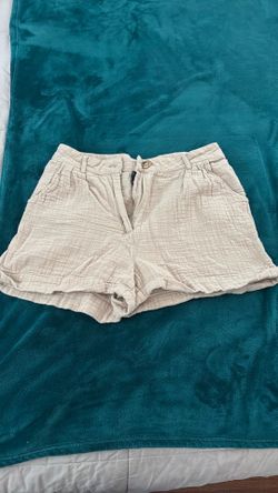 Nude linen shorts