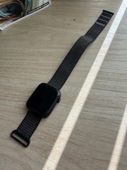 Apple Watch SE model 3( newest se version)