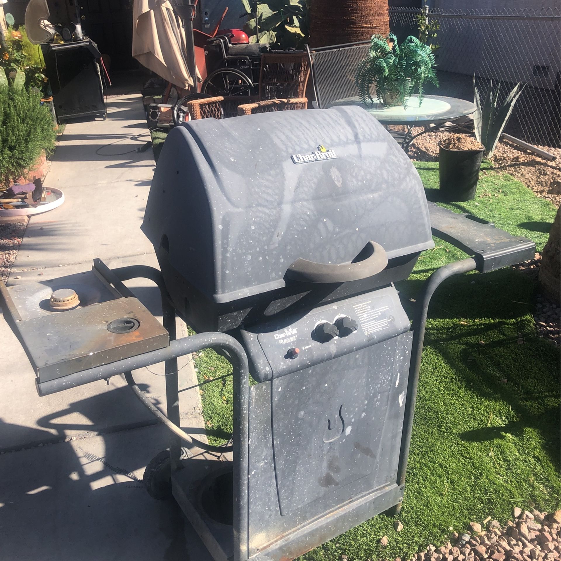 Asador Para Gas O Carbón Usado Entero