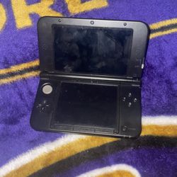 used nintendo 3ds 3ds pen is inside the slot with charger and case 