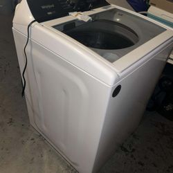 Whirl Pool Washer And Gas Dryer Set 