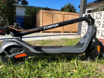 CunFon RS300 Electric Scooter 500W Top speed: about 19 mph Range: around 25 mile