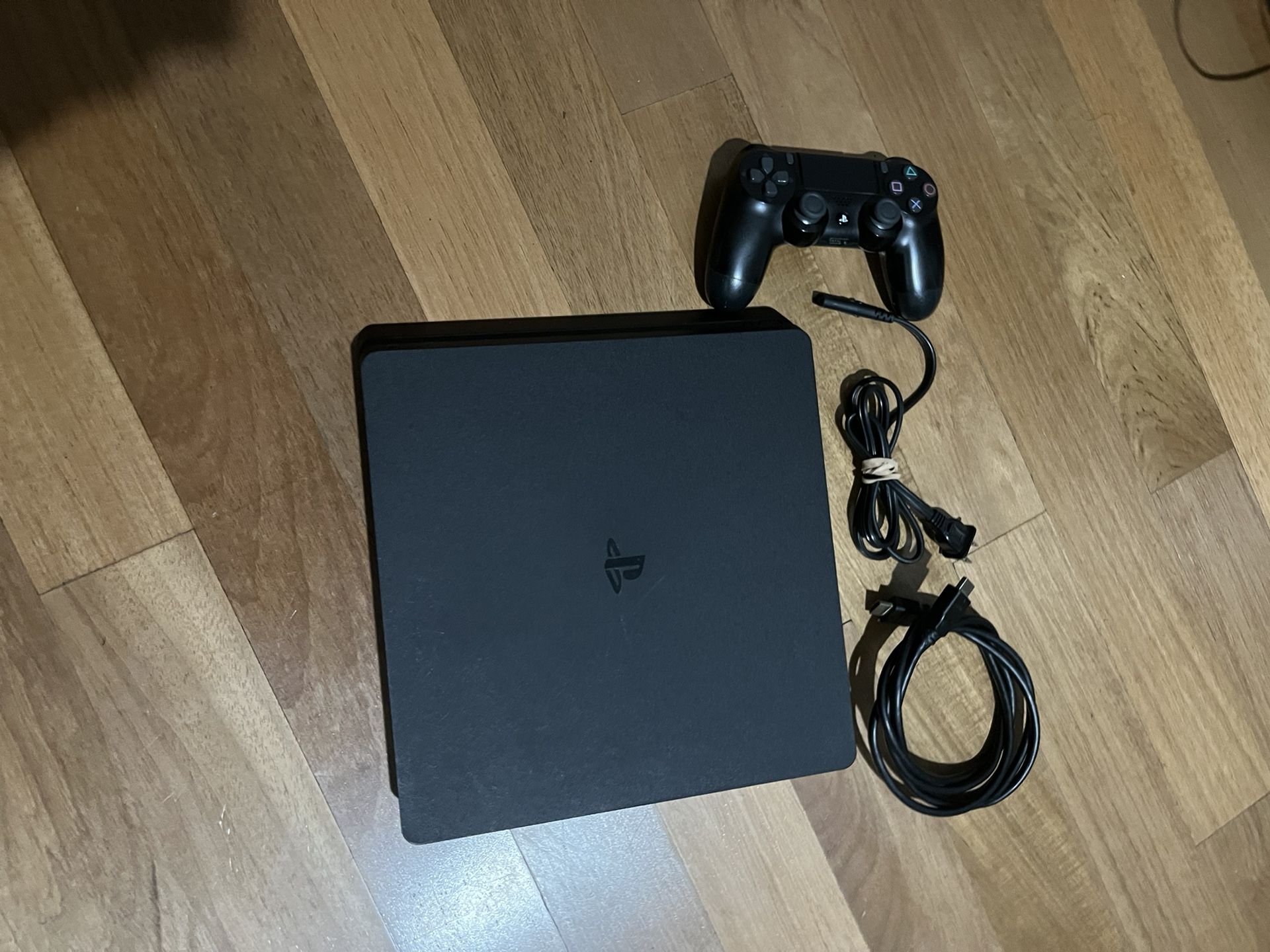 Ps4 New, Only Used 4 times