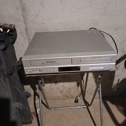  Cd  Vhs Player. 