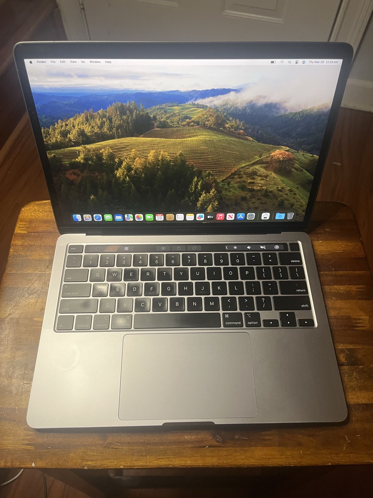 2020 13Inches, 2GHz 16GB intel i5 Quad-Core 512GB Only 265 Count AppleCare