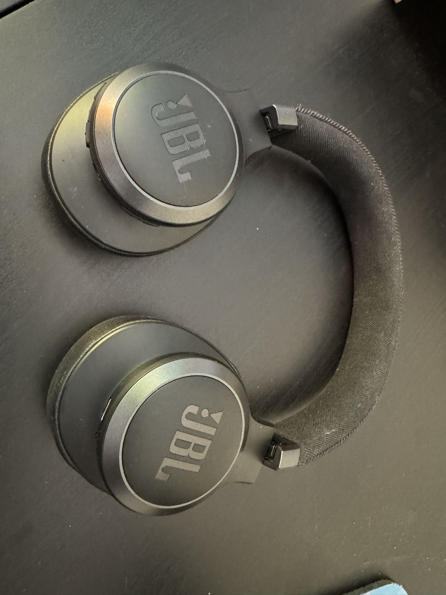 JBL Live 770NC Wireless Over The Ear Headphones Noise Cancelling