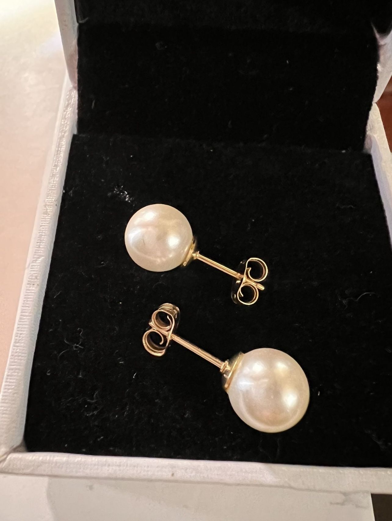 BEAUTIFUL VINTAGE 14K YELLOW GOLD WHIT FRESH PEARL EARRINGS
