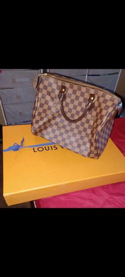 #1700, Lois Vuitton Damier 35.