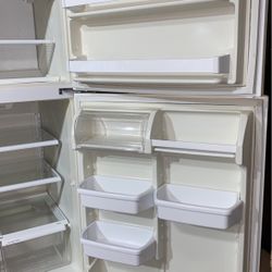 Kenmore Refrigerator Top Freezer White 