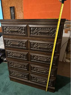 Dresser 8 drawer