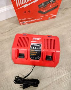 Milwaukee Dual Bay Simultaneous Rapid Charger