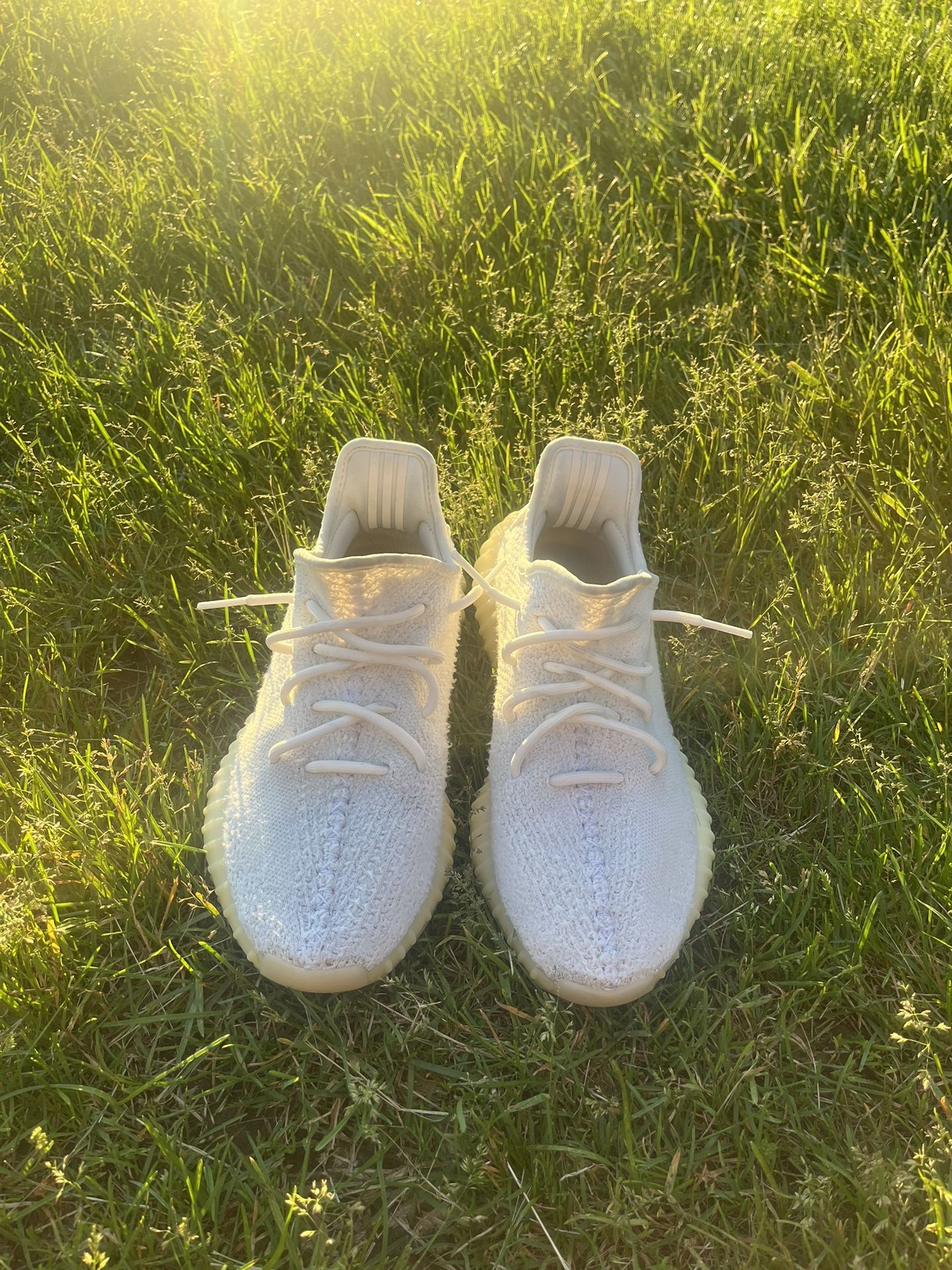 YEEZY BOOST 350 TRIPLE WHITES/CREAMS SIZE 9