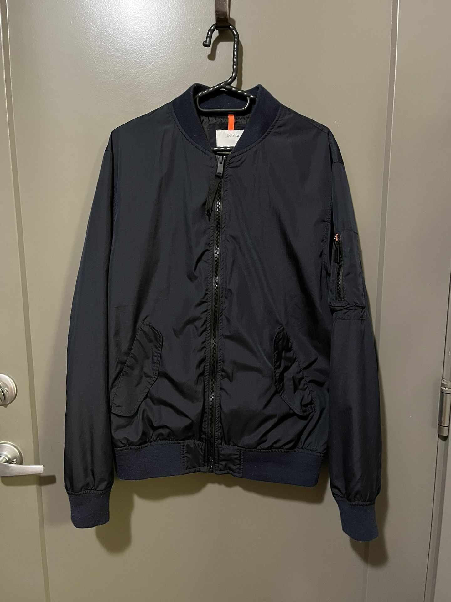 Bershka Mens Nylon Bomber Jacket Navy blue Zip Pockets Lightweight Size M (Pick up🛒 In Bellevue)*Check out my Other Posts 🎁