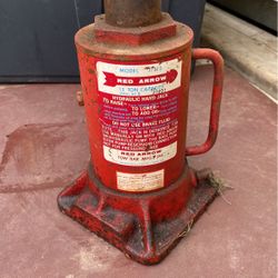 Red Arrow bottle jack