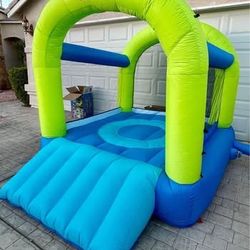 Little Tikes Splash 'n Spray Indoor/Outdoor 2-in-1 Inflatable Bouncer