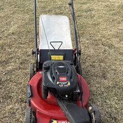 Toro Lownmower self propelled with the bag works