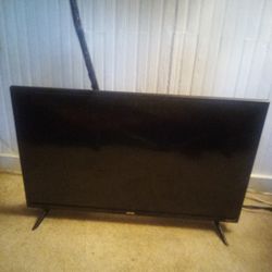 32 In Roku Flat Screen TV with Remote 