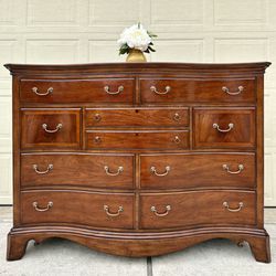 Thomasville Elegant Solid Mahogany Wood 10-Drawers Dresser