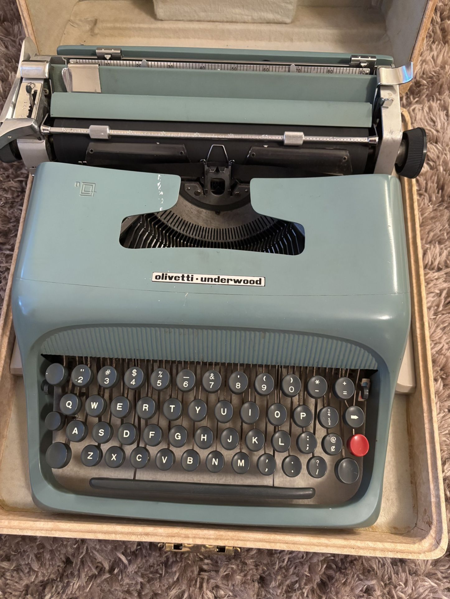 Vintage Olivetti Studio 44 Typewriter