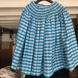 Dresser.    Pohu Skirts