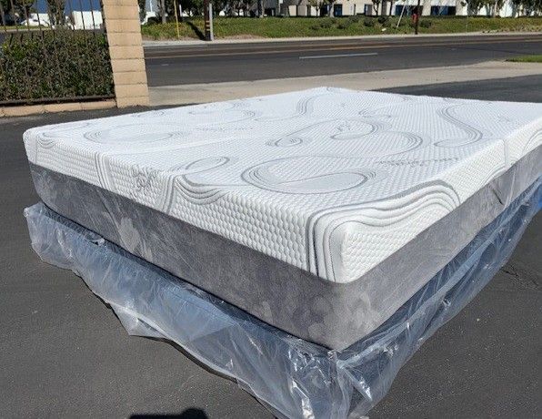 King Organic Cool Gel Memory Foam Mattress!!