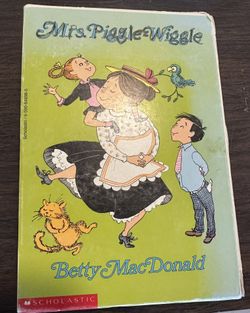 Vintage Mrs. Piglet-Wiggle Four Book Paperback Set