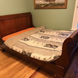 Mahogany wood sleigh bed 