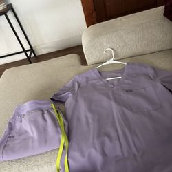 Figs Size L