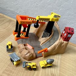 2002 Micro Motoring (Micro Machines Generic Brand) Big Demo Company Playset