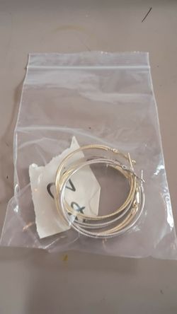 You get two earrings you get your gold ones and your silver $2