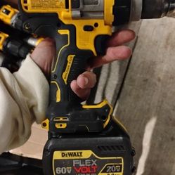 DeWalt 1/2" Hammer Drill & 6.0ah  FlexVolt Battery