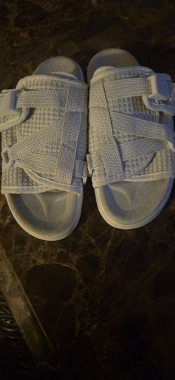 Draco Slides 3 Available- Green Glow sz 11-Creme Reflective Sz 10-White Pearl Sz 13. All brand new 100% authentic $45 each pick up in Northridge / Res