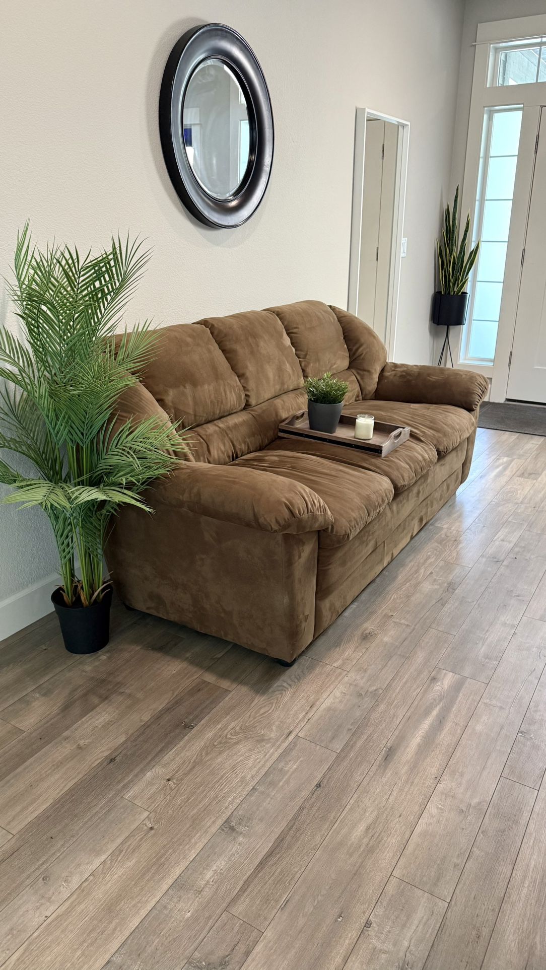 Couch (FREE Delivery!🚚)