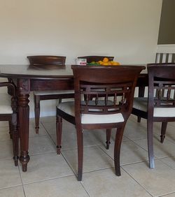 Dinning table, 4 chairs only