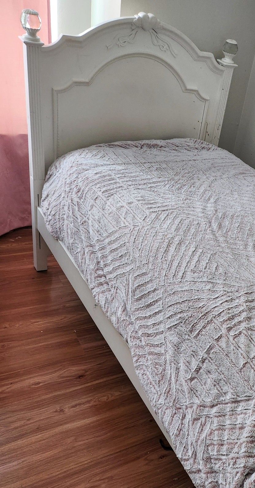 Twin Bed Set w/ Matt And Box