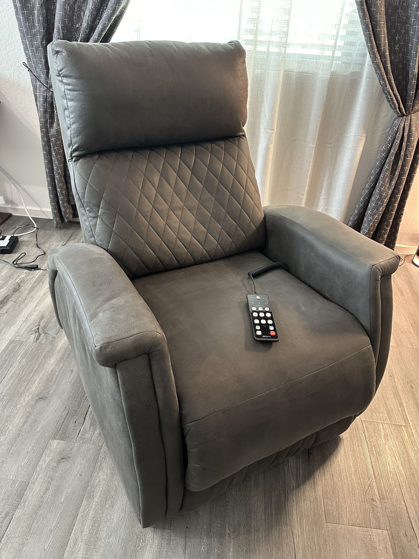 Southern Motion Venus Zero Gravity Recliner SoCozi Massage & Heat