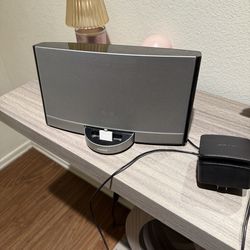 Bose sound dock  speaker