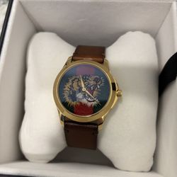 Barely worn Gucci watch in orginal box and comes with warranty and maintenance guide book