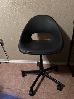 OFFICE CHAIR ADJUSTABLE HEIGHT I I’m a N GREAT CONDITION