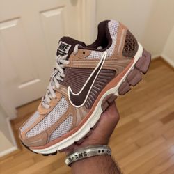 Nike Zoom Vomero 5 ‘Dusted Clay’